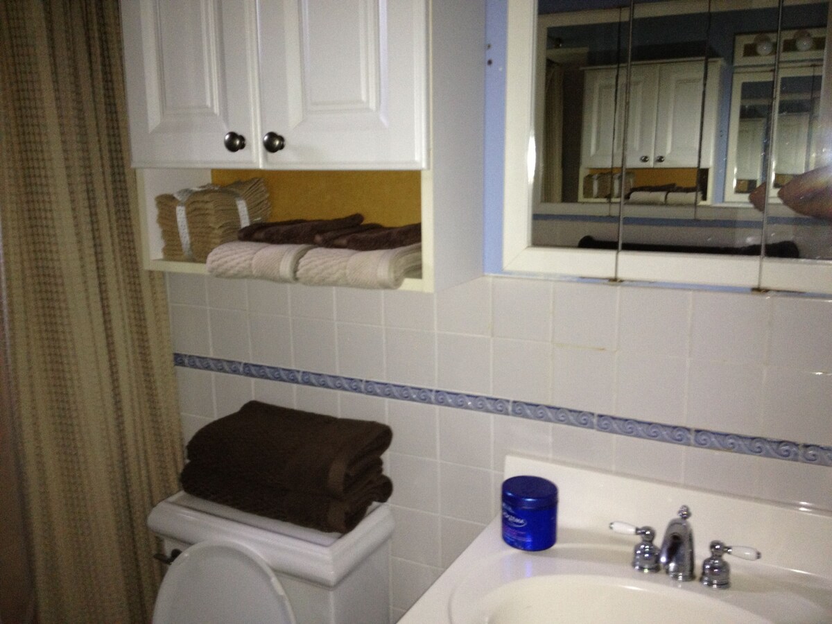 Charming 2 bedroom cottage in Old Lyme, CT-Near Beach!