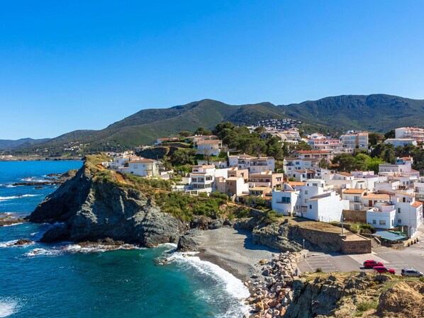 Water, Sky, Property, Mountain, Building, Blue, Nature, Azure, Coastal And Oceanic Landforms