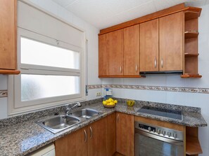 Countertop, Cabinetry, Spüle, Eigentum, Sinken, Zapfhahn, Armatur, Holz, Küche, Interior Design