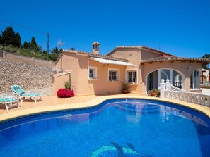 Water, Plant, Sky, Property, Building, Swimming Pool, Window, Azure, Chair, House