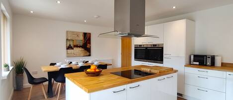 Fully-equipped kitchen and dining area