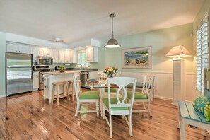 Dining Area | Kitchen