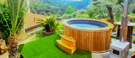 jacuzzi chauffé au feu de bois