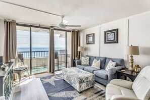 Living Room | Queen Sleeper Sofa | Free WiFi | Smart TV | Central A/C