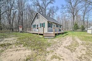 Exterior | Parking | Driveway (4 Vehicles) | RVs/Trailers Welcome