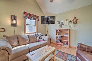 Living Room | Free WiFi | Central A/C | Board Games