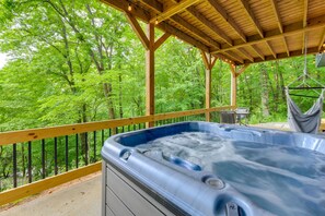 Deck | Private Hot Tub
