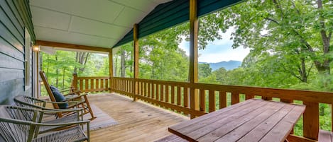 Waynesville Vacation Rental | 4BR | 3BA | 2,082 Sq Ft | Steps Required
