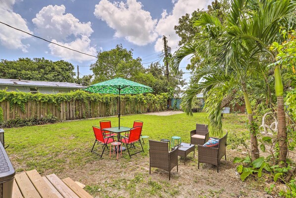 Miami Vacation Rental | 2BR | 1BA | 2 Steps Required for Access | 750 Sq Ft