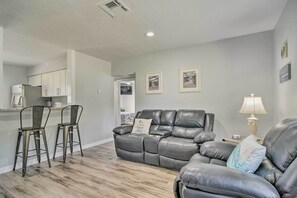 Living Room | Books | Single-Story Home