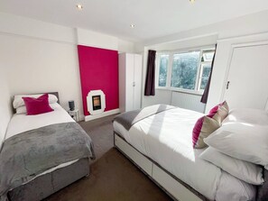 King bed & single bedroom