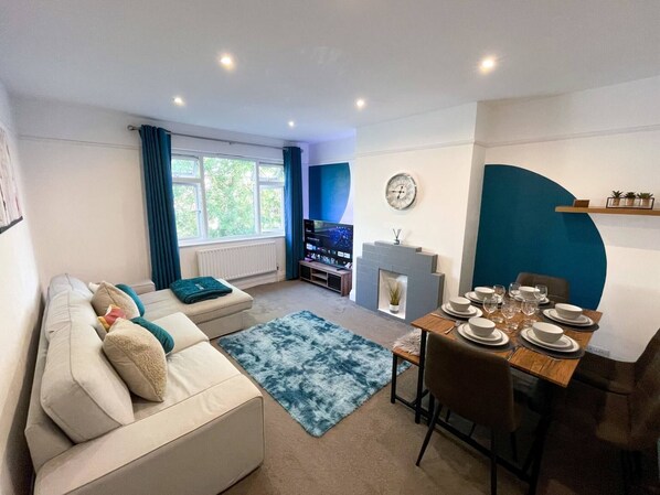 Open-Plan Living & Dining Area