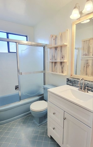 Main Bathroom. Shower has organic shampoo and conditioner. Charmin Soft TP