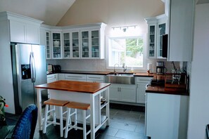 Newly renovated kitchen with all modern amenities - including dishwasher!