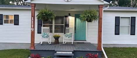 COME SIT ON OUR FRONT PORCH AND ENJOY THE MOUNTAIN BREEZES!