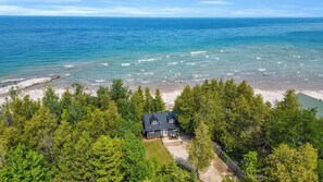 Mesmerizing natural setting in which the cottage is nestled.