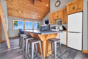 Fully equipped kitchen to chef up your fav meals
