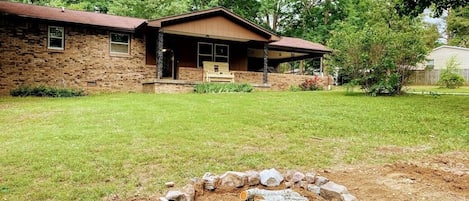 Front porch and outdoor fire pit - Great sunset views from the rocker! 