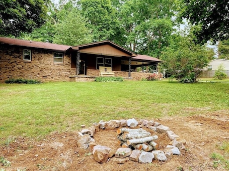 Front porch and outdoor fire pit - Great sunset views from the rocker!