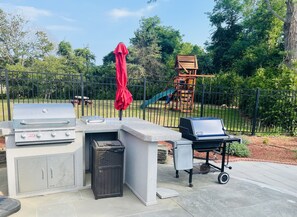 Easy to use outdoor kitchen 