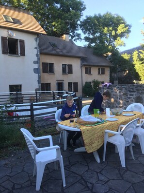 Outdoor dining