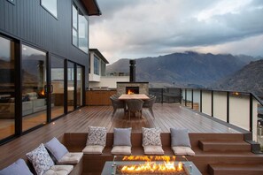 Outdoor fireplace