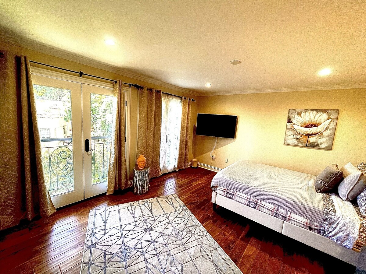 Serene Beverly Hills Estate w/Gorgeous Views