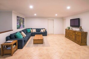 Sink into the comfy couch and enjoy a movie together on the smart TV