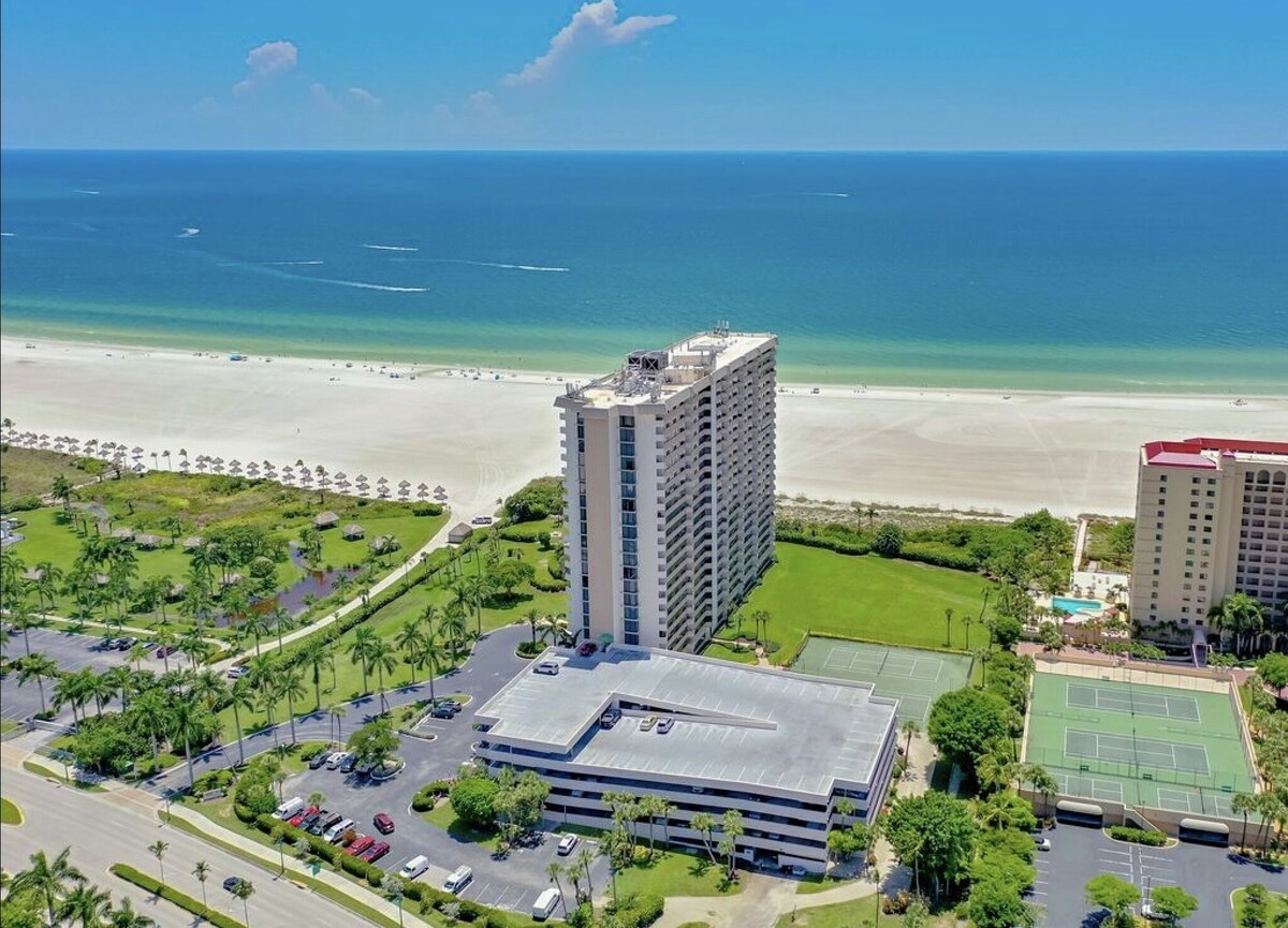 Lovely Condo with BREATHTAKING views of the Gulf