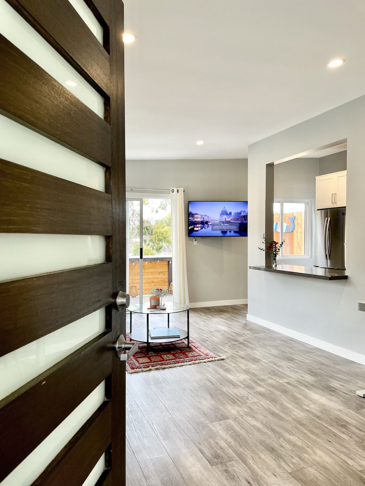 Modern, IN DOWNTOWN Laguna Beach + Views!!!