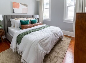 Master Bedroom (Queen Bed)