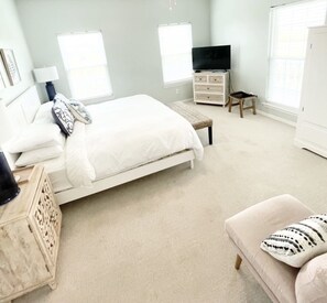 Master bedroom facing gulf with smart tv