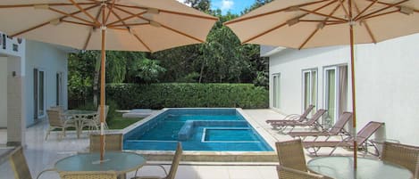 Hospede-se nesta incrível casa com piscina e muito lazer em Camaçari, Bahia