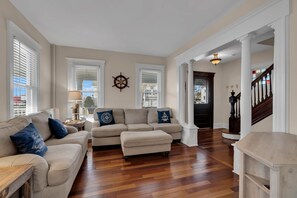 Living Room (2)