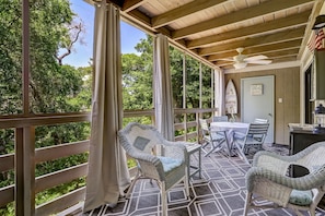 Ceiling Fans on Screened-In Porch Ensure a Constant Breeze