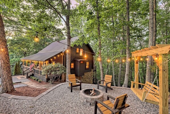 Simply relax by the fire pit, engage in heartfelt conversations, and enjoy nature's beauty at Sunsets On The Ridge.