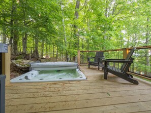 6 person hot tub on lower deck