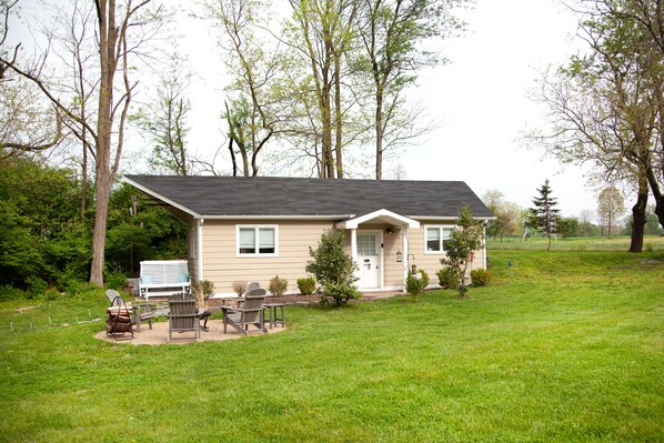 This charming and cozy cottage features a king bed and fire pit. 