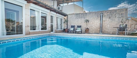 Agua, Cielo, Planta, Propiedad, Edificio, Piscina, Azul, Ventana, Azur, Casa