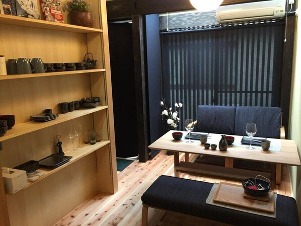 Rent Kikuhama house in Kyoto | Japan Experience - Living room