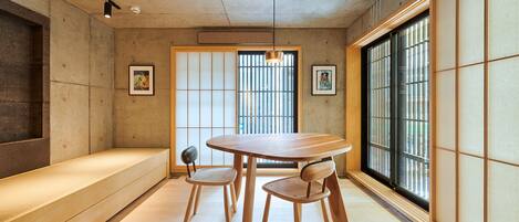 Rent DELTA STAY apartment in Kyoto - Living dining room