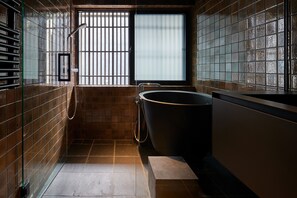 Rent DELTA STAY apartment in Kyoto - Bathroom / shower