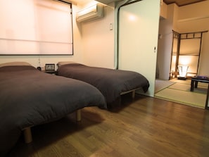 Rent Yuyake apartment in Tokyo - Bedroom (two single beds)