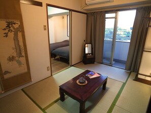 Rent Yuyake apartment in Tokyo - Tatami room