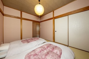 Rent Kizuna house in Kyoto  - Bedroom (futons)
