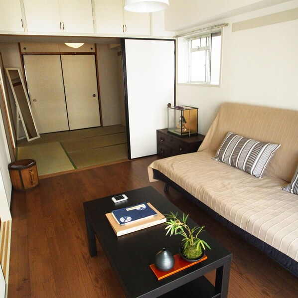 Appartment Asayake in Tokio | Japan Experience - Wohnzimmer