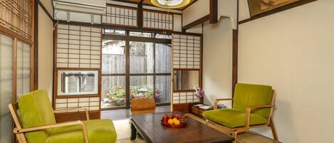 Louer la maison Koyasu à Kyoto - Le salon