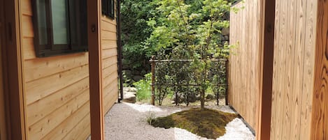 Rent Kenroku house in Kanazawa - Private garden