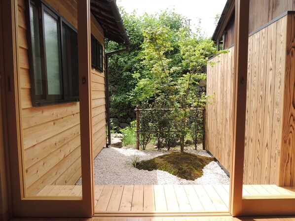 Rent Kenroku house in Kanazawa - Private garden