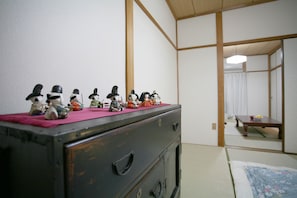 Rent Demachi 2 house in Kyoto | Japan Experience - Bedroom (futons)
